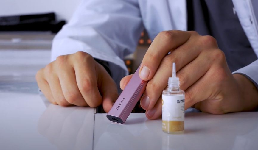 A person showing a vape device for a nic salt.