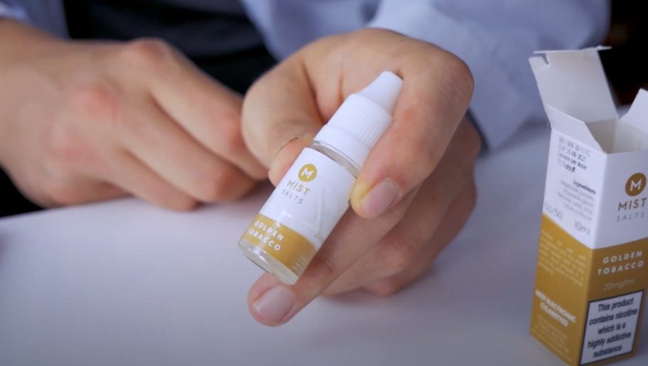 A person holding a MIST nic salt