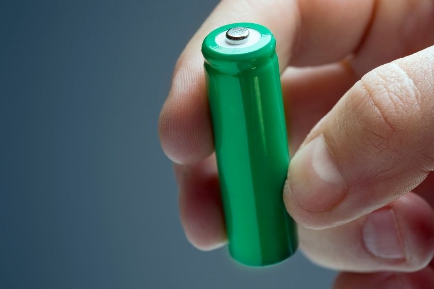 A person holding a single 18650 battery