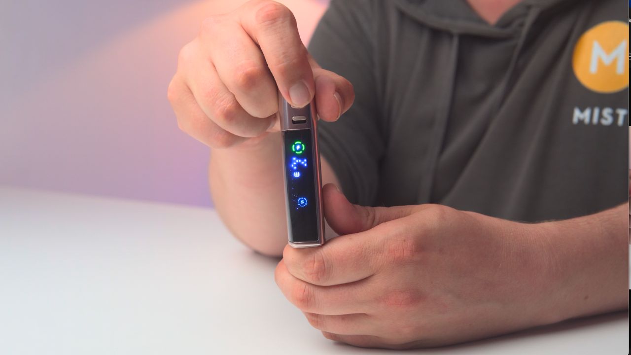 Photo showing the side LE Dpanel of the Geekvape Digi Q Vista