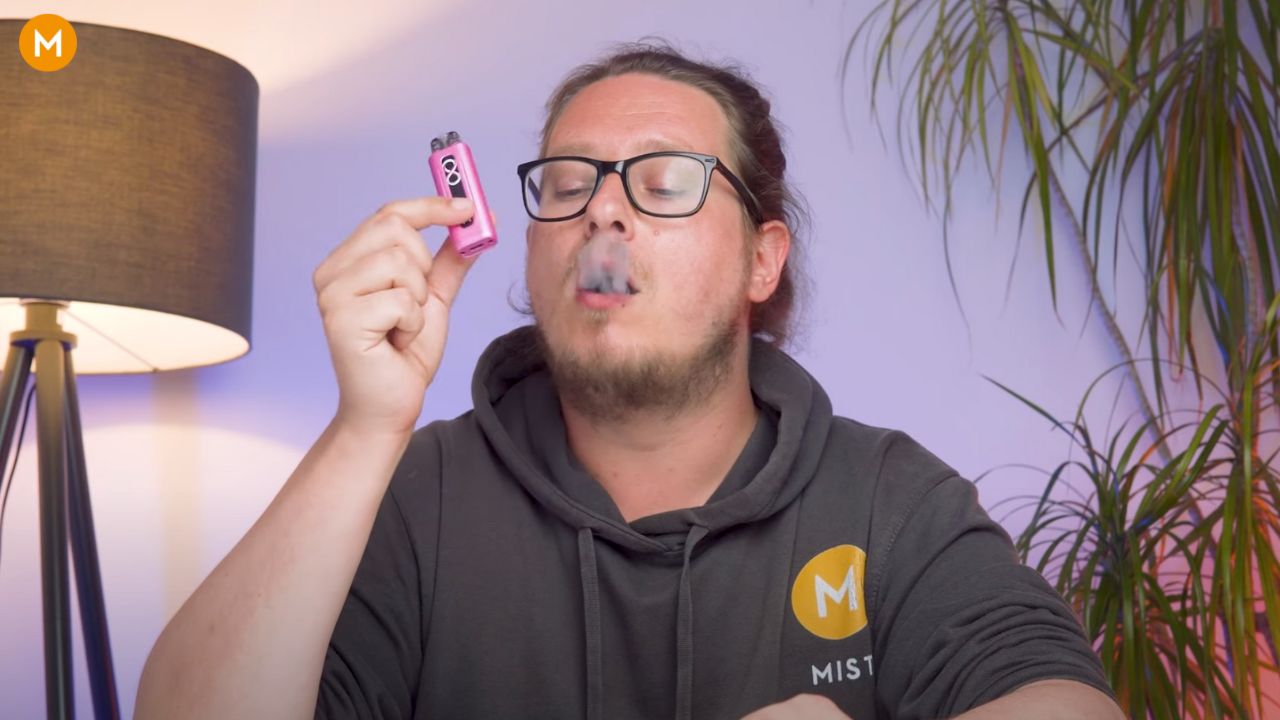 Aiden from MIST vaping the Doozy Infinity vape kit for a review