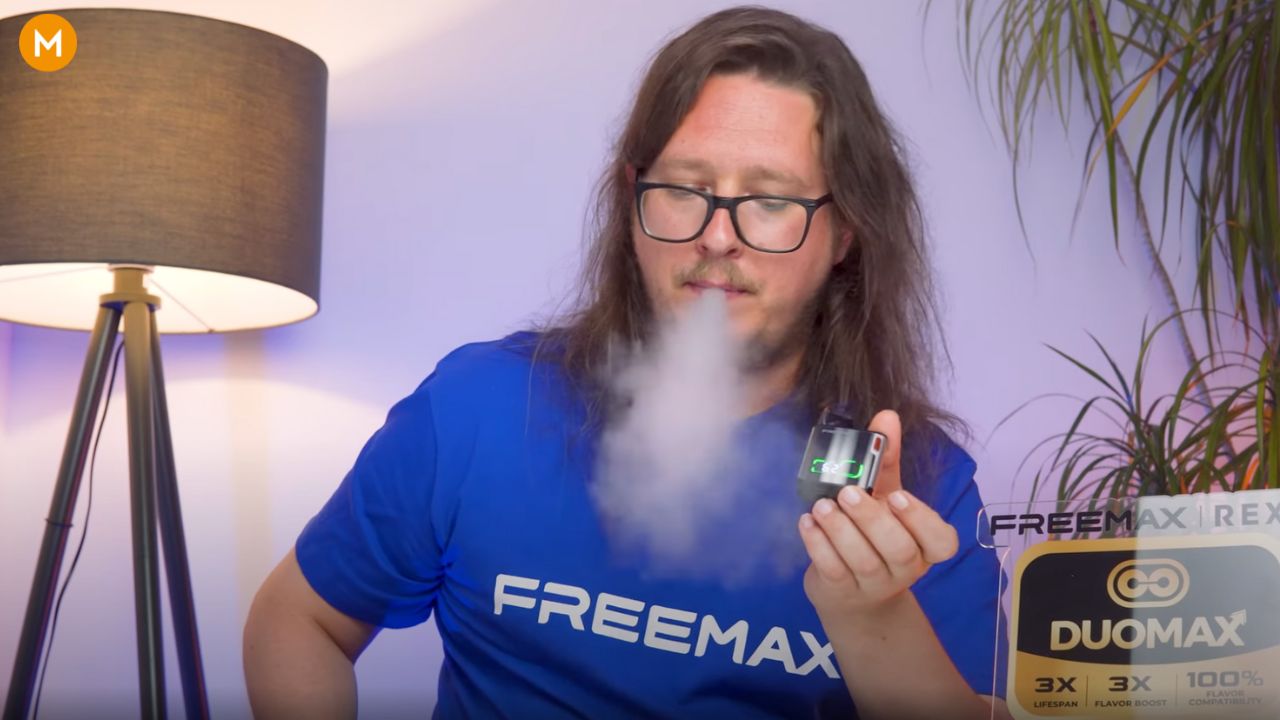 Aiden testing the FreeMax Rexa SQ for its performance