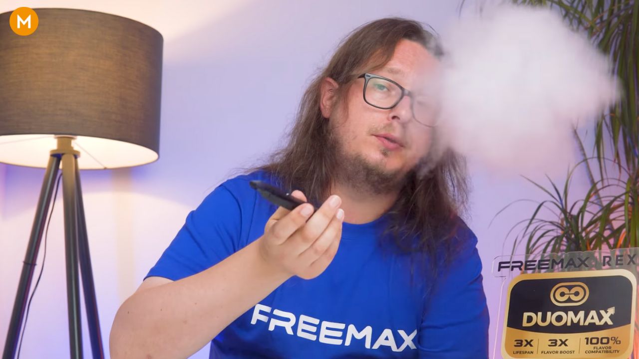 Aiden from MIST vaping the FreeMax Rexa S vape