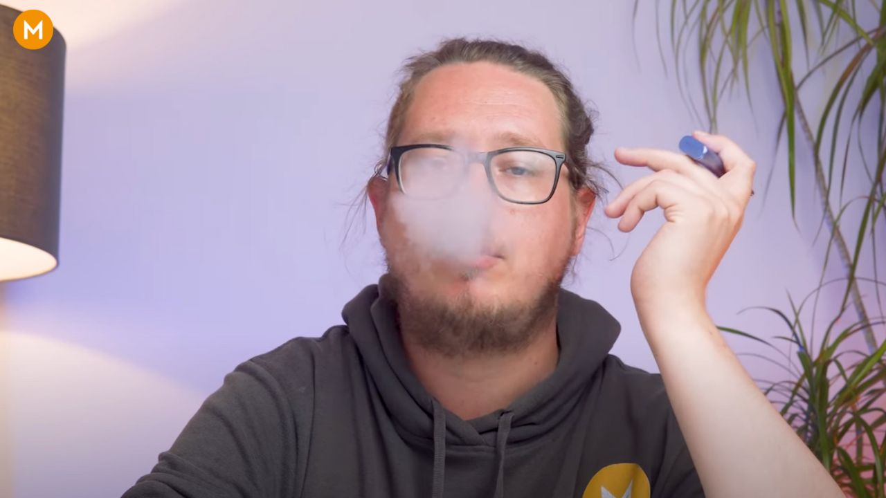 Aiden vaping the Argus G3 Mini
