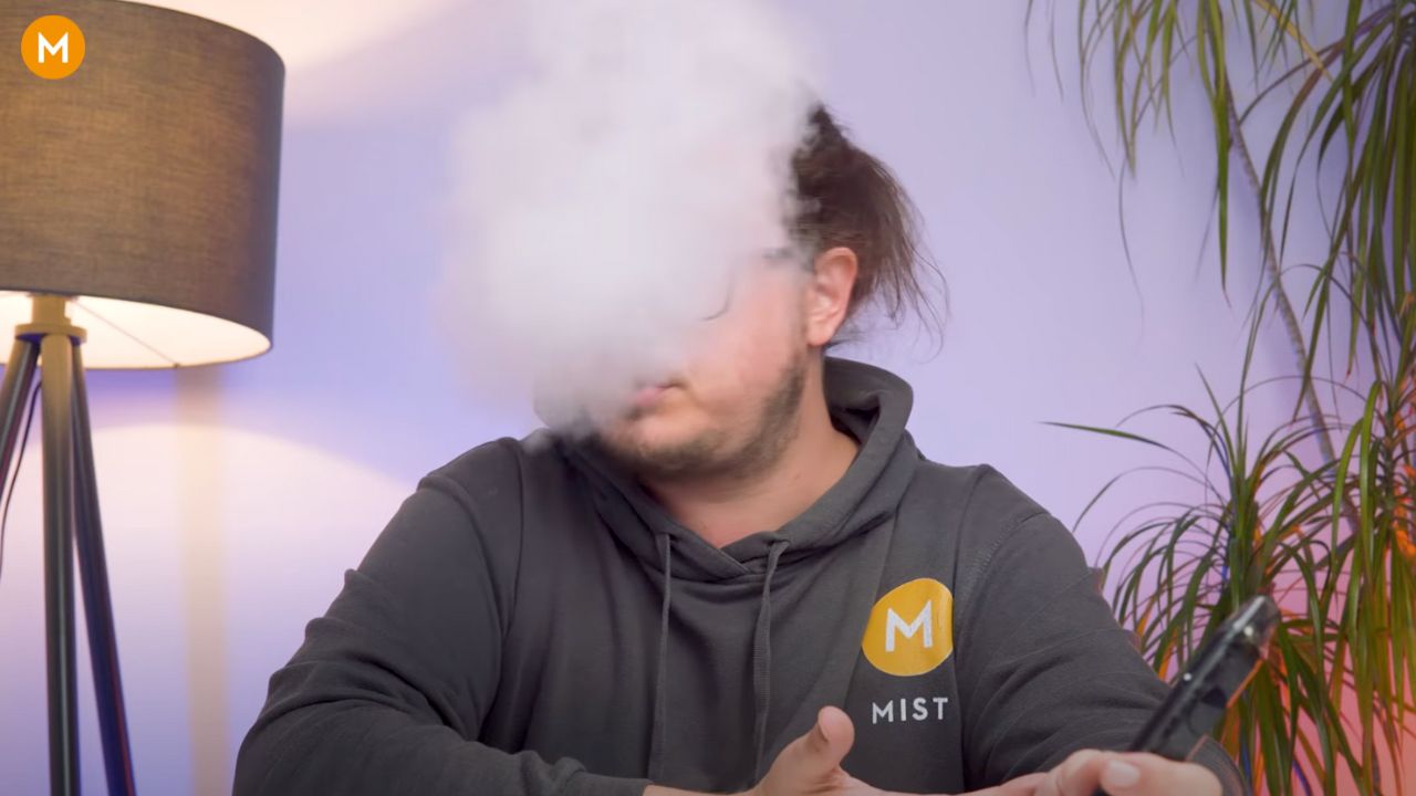 Aiden vaping the XLIM Pro 2 Dna