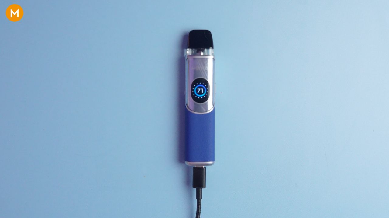 Photo showing the Wenax Q2 being charged