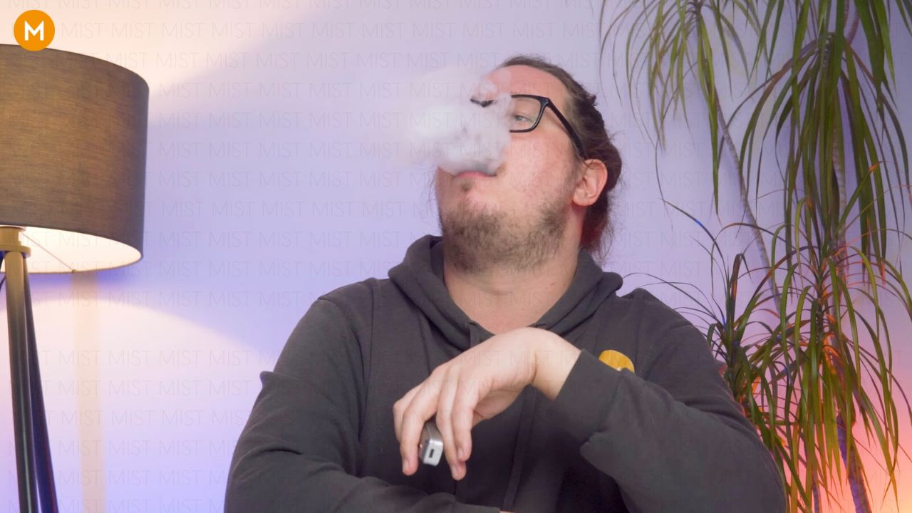 Aiden from MIST vaping the XROS Pro 2 for a review.